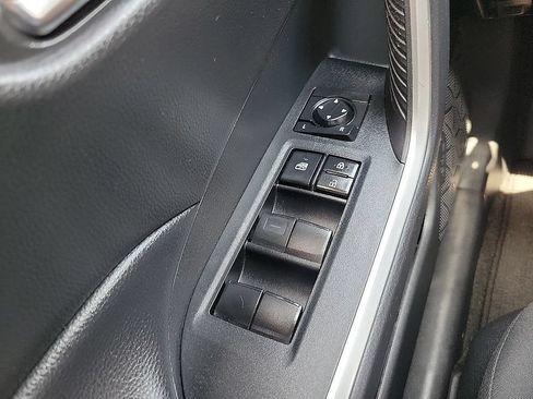 Used 2021 Toyota RAV4 XLE FWD image 13