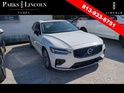 Used 2021 Volvo S60 T5 Momentum w/ Premium Package AWD/4WD image 2