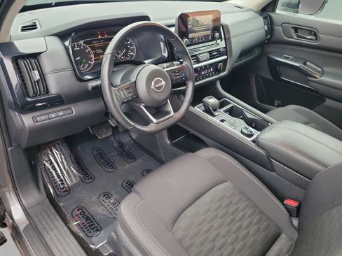 Certified 2025 Nissan Pathfinder SV image 25