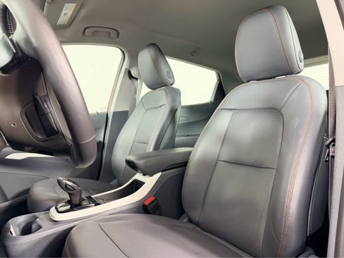 Used 2017 Chevrolet Bolt Premier w/ Driver Confidence II Package image 11