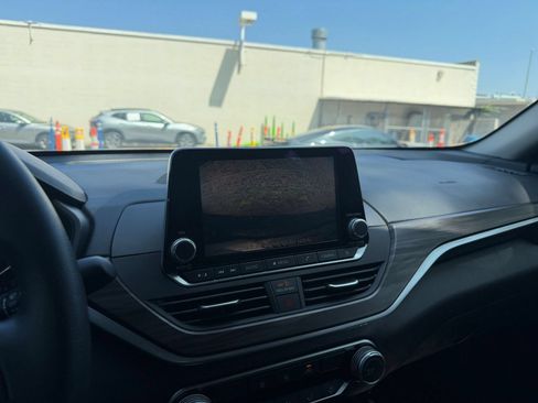 Used 2025 Nissan Altima 2.5 SV FWD image 23
