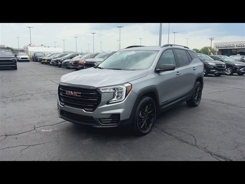 Used 2023 GMC Terrain SLE w/ Driver Convenience Package AWD/4WD image 4