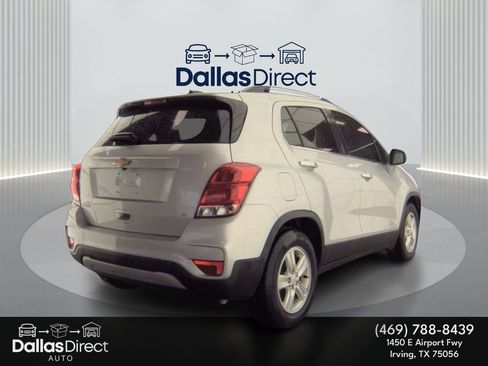 Used 2020 Chevrolet Trax LT w/ LT Convenience Package image 6