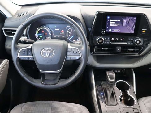 Used 2023 Toyota Highlander LE image 9