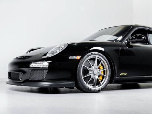 Used 2010 Porsche 911 GT3 RWD image 5