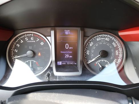 Used 2020 Toyota Tacoma TRD Off-Road AWD/4WD image 25