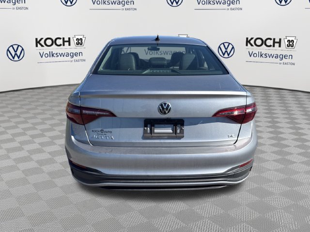 Used 2024 Volkswagen Jetta SE w/ Panoramic Sunroof Package FWD image 7