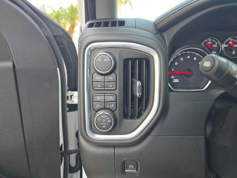 Used 2022 Chevrolet Silverado 1500 LTZ w/ LTZ Premium Package AWD/4WD image 33