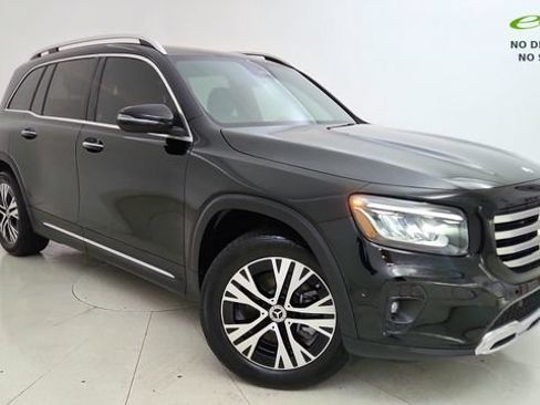 Used 2025 Mercedes-Benz GLB 250 4MATIC w/ Exclusive Package image 16