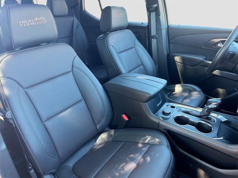 Used 2023 Chevrolet Traverse High Country image 31