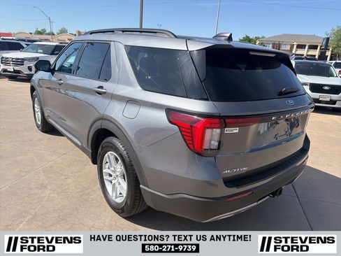 Used 2025 Ford Explorer Active w/ Active Comfort Package RWD image 7