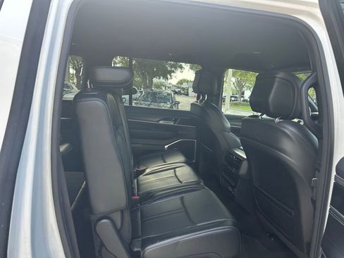 Used 2024 Jeep Wagoneer Series II w/ Flexible Seating Group AWD/4WD image 41