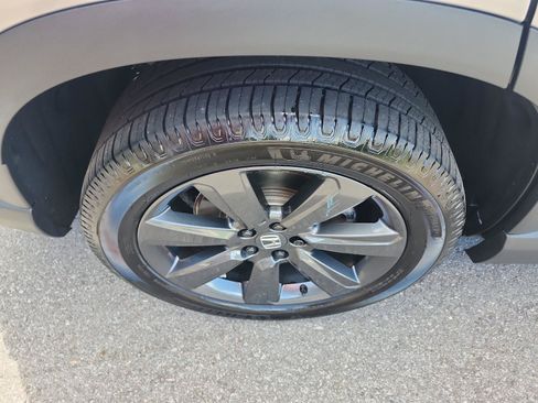 Used 2025 Honda Pilot Sport image 4