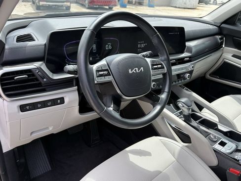 Used 2025 Kia Telluride S FWD image 14