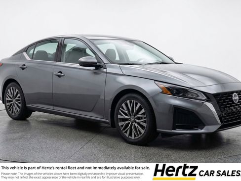 Used 2025 Nissan Altima 2.5 SV image 1