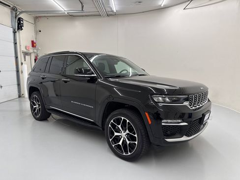 Used 2024 Jeep Grand Cherokee Summit AWD/4WD image 7