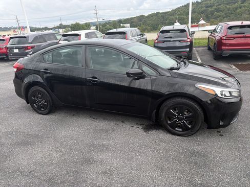 Used 2017 Kia Forte LX FWD image 3