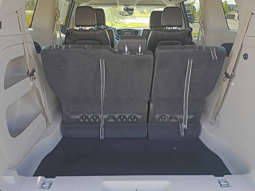 Used 2024 Chrysler Pacifica Touring-L FWD image 27