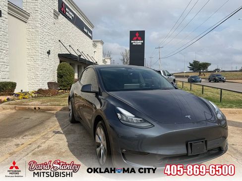 Used 2022 Tesla Model Y Long Range image 1