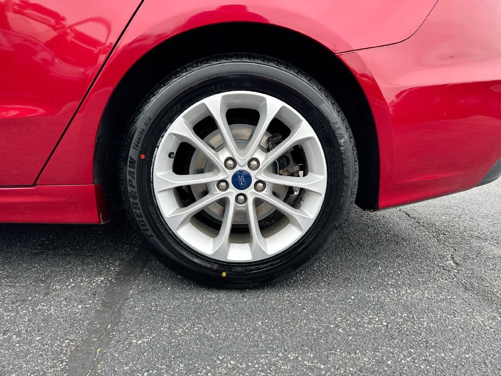 Used 2020 Ford Fusion SE FWD image 28