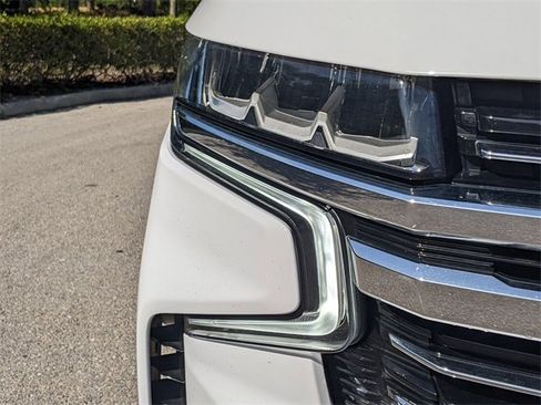 Used 2023 Chevrolet Suburban LT image 8