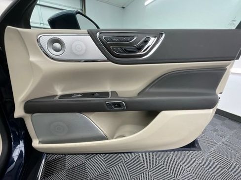 Used 2017 Lincoln Continental Reserve w/ Luxury Package AWD/4WD image 14