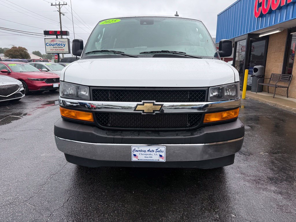 Used 2025 Chevrolet Express 3500 LT w/ LT Preferred Equipment Group RWD image 5