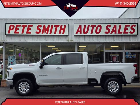 Used 2023 Chevrolet Silverado 2500 LT image 1