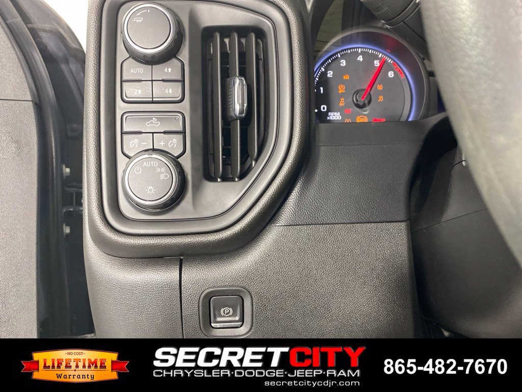 Used 2021 Chevrolet Silverado 1500 Custom Trail Boss AWD/4WD image 13