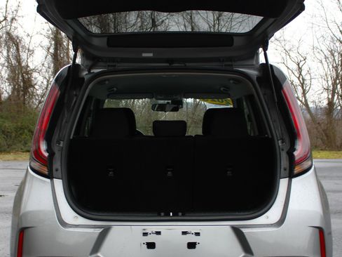Used 2023 Kia Soul LX w/ LX Technology Package image 12