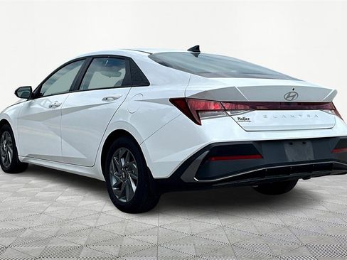 Used 2024 Hyundai Elantra SEL image 13