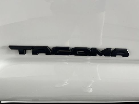 Used 2021 Toyota Tacoma TRD Off-Road AWD/4WD image 39