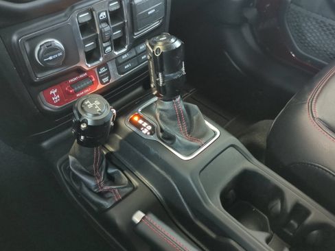 Used 2021 Jeep Wrangler Unlimited Rubicon AWD/4WD image 32