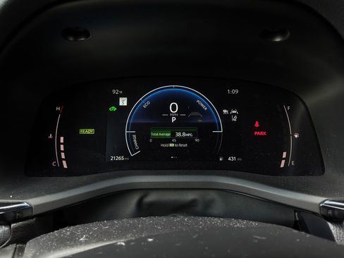 Used 2025 Toyota Camry SE FWD image 37