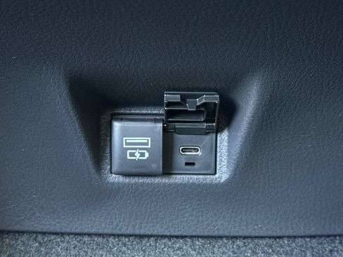 New 2026 Toyota Camry Hybrid FWD image 15