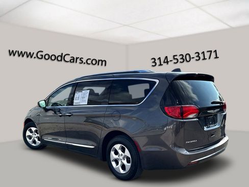 Used 2017 Chrysler Pacifica Touring-L Plus image 4