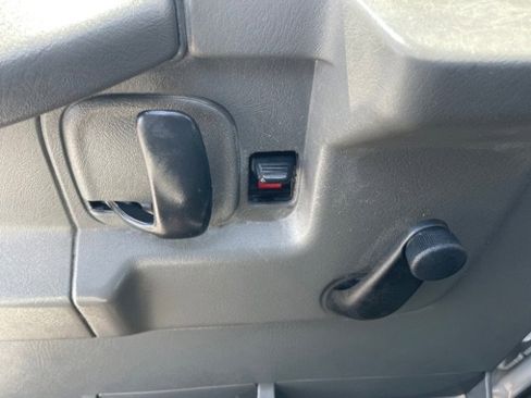 Used 2010 Chevrolet Express 3500 LS image 11