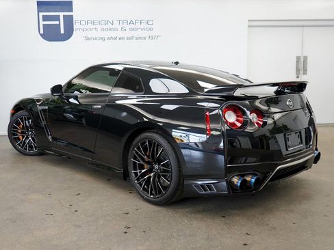 Used 2021 Nissan GT-R Premium image 26