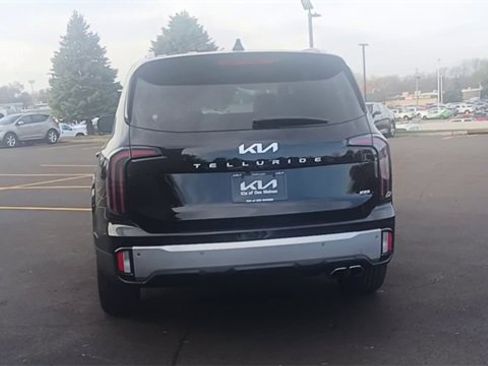 Used 2023 Kia Telluride EX w/ EX Captain's Chair Package image 9