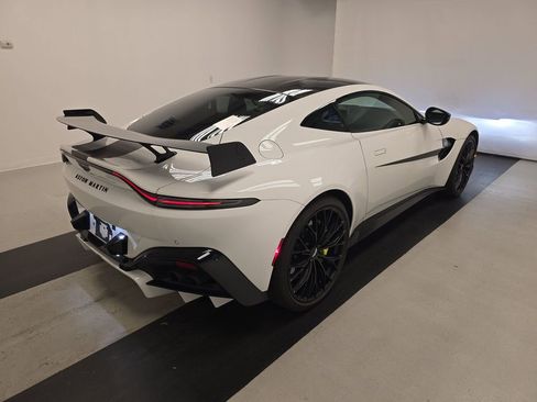 Used 2023 Aston Martin V8 Vantage Coupe image 2