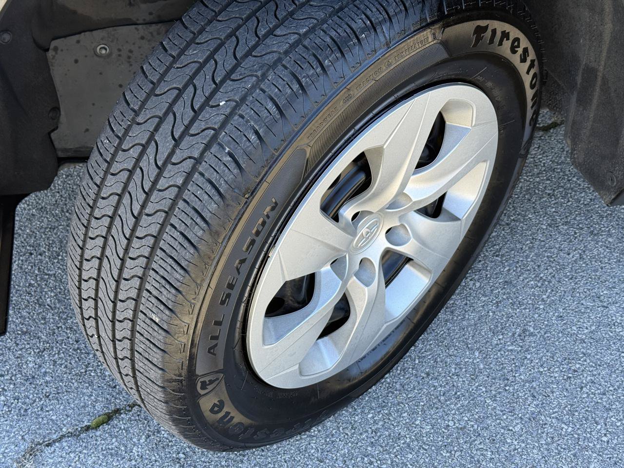Used 2022 Toyota RAV4 LE FWD image 11