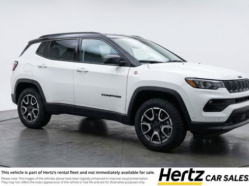Used 2025 Jeep Compass Trailhawk image 1