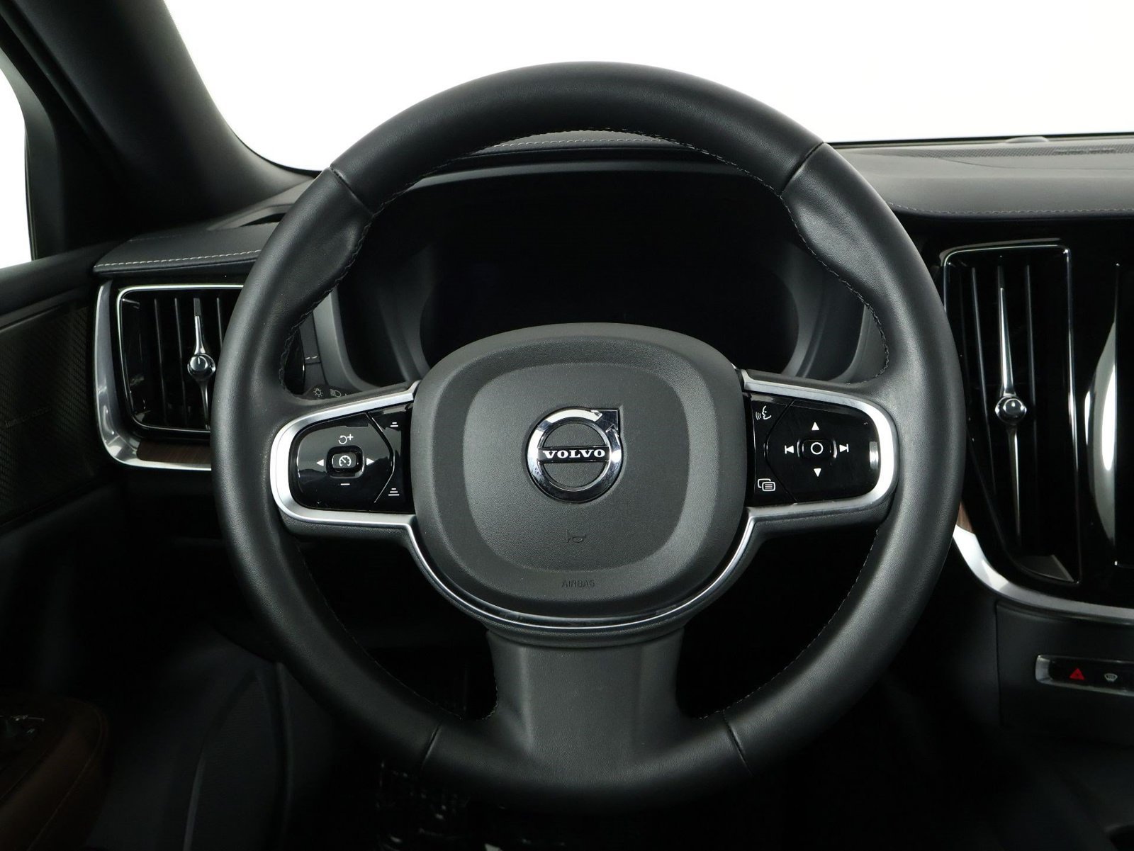 Used 2025 Volvo V60 B5 Cross Country Ultra AWD/4WD image 8