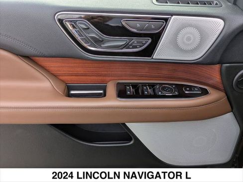 Used 2024 Lincoln Navigator L Reserve AWD/4WD image 10