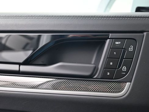 Certified 2025 Porsche Cayenne Turbo AWD/4WD image 18