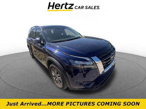 Used 2025 Nissan Pathfinder SV image 1