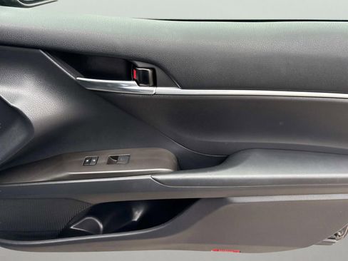 Used 2021 Toyota Camry LE image 22