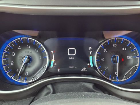 Used 2024 Chrysler Pacifica Touring-L image 20