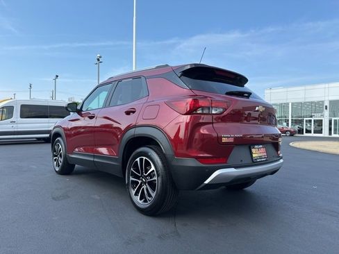 Used 2024 Chevrolet TrailBlazer LT w/ LT Cold Weather Package image 5