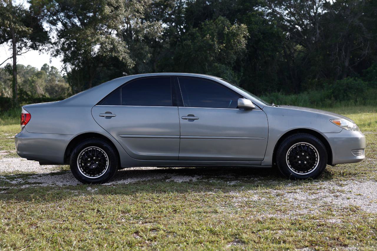 Used 2005 Toyota Camry LE FWD image 13